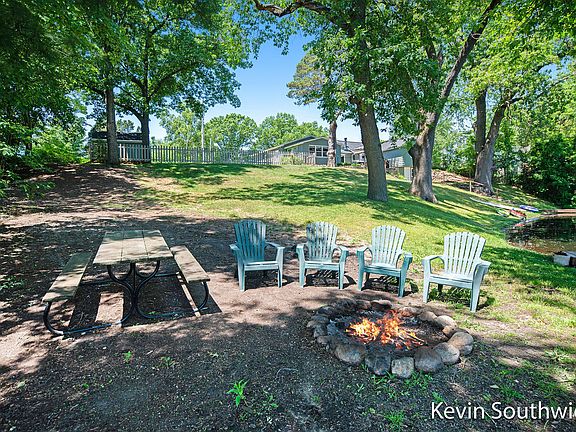 5th image of 2324 Edgewater Dr NE