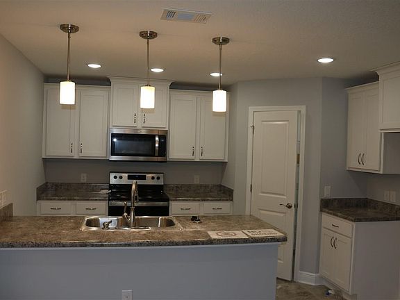 5th image of 8449 Walnut Ave