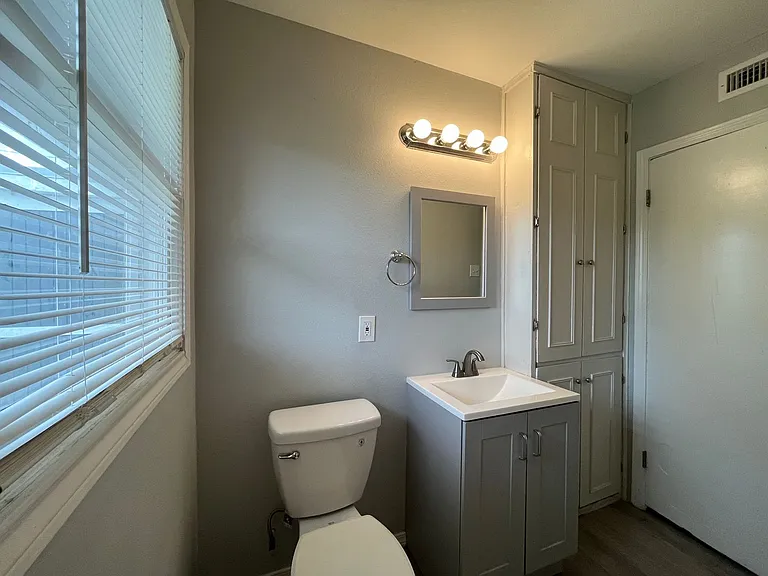 4801 Lansdown Dr — Photo 18