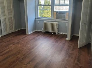 656 6th Ave #1, New Hyde Park, NY 11040
