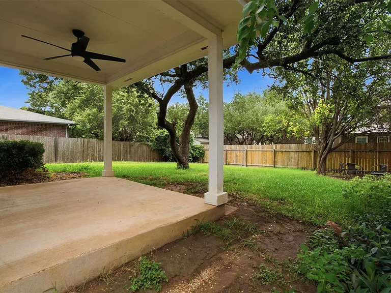 1806 Carriage Hills Trl — Photo 31