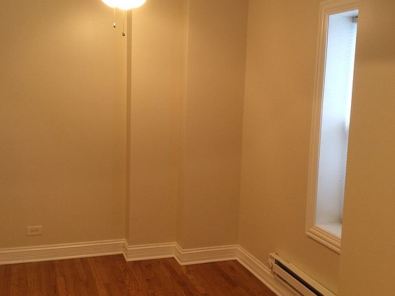 3rd image of 6237 N Lakewood Ave #G