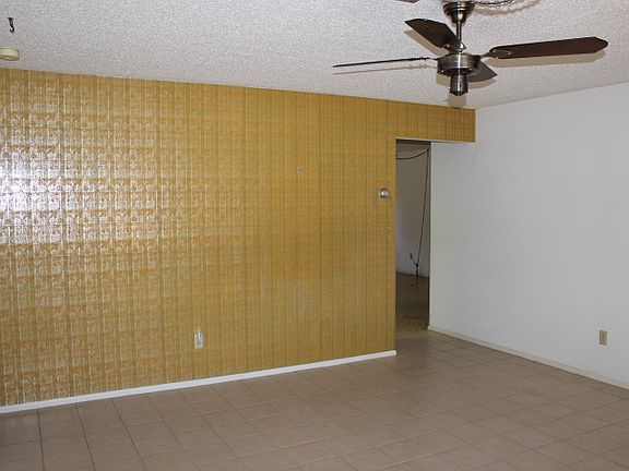 4th image of 2321 SE 8th Ave
