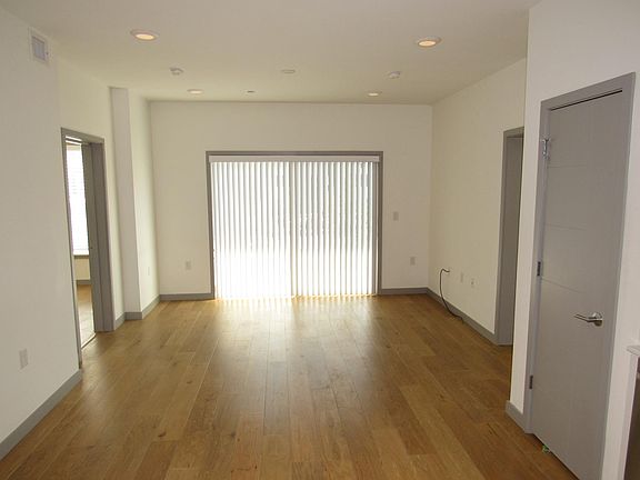 5th image of 400 Herron Dr APT 212