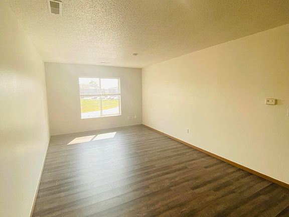 4th image of 225 Beaver Kreek Ctr APT 2