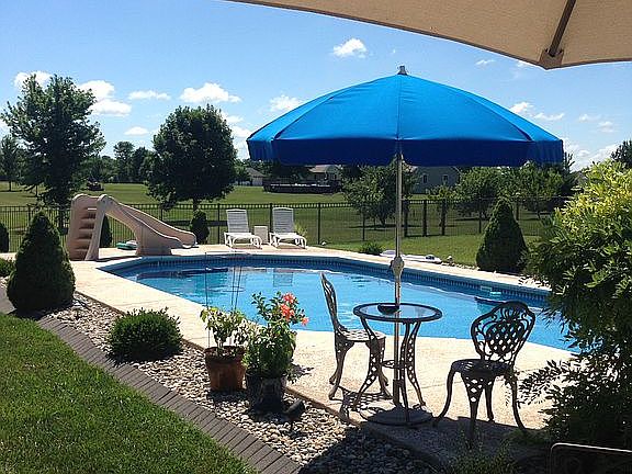 Refreshing pool