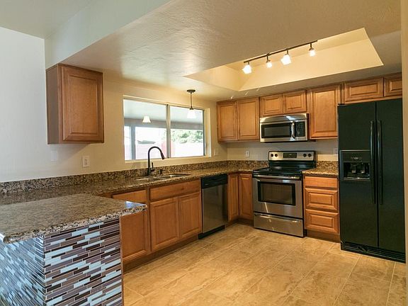 Terry Lane-6 kitchen