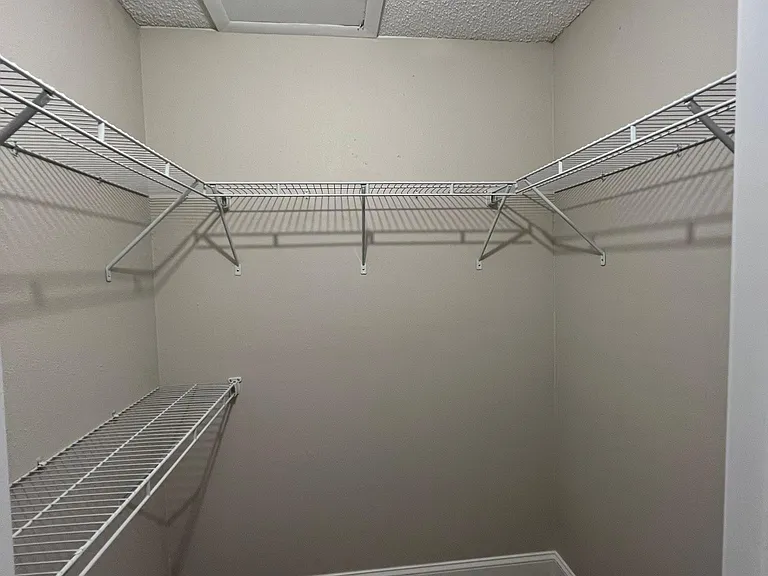 Oakbrook Village Apartments — Photo 72