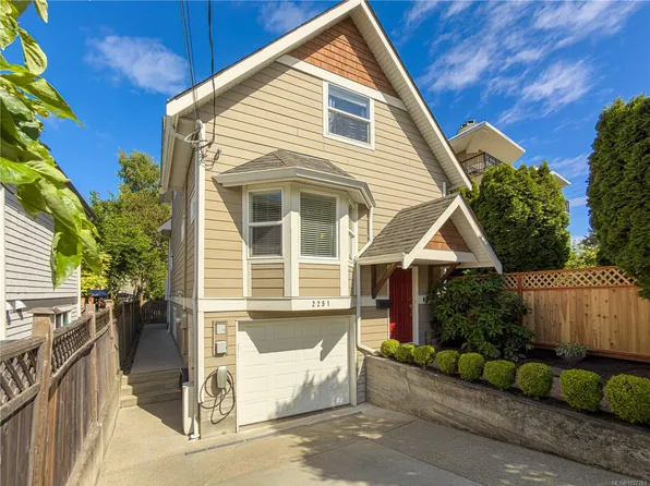 2251 Eastdowne Rd, Oak Bay, BC V8R 5P5