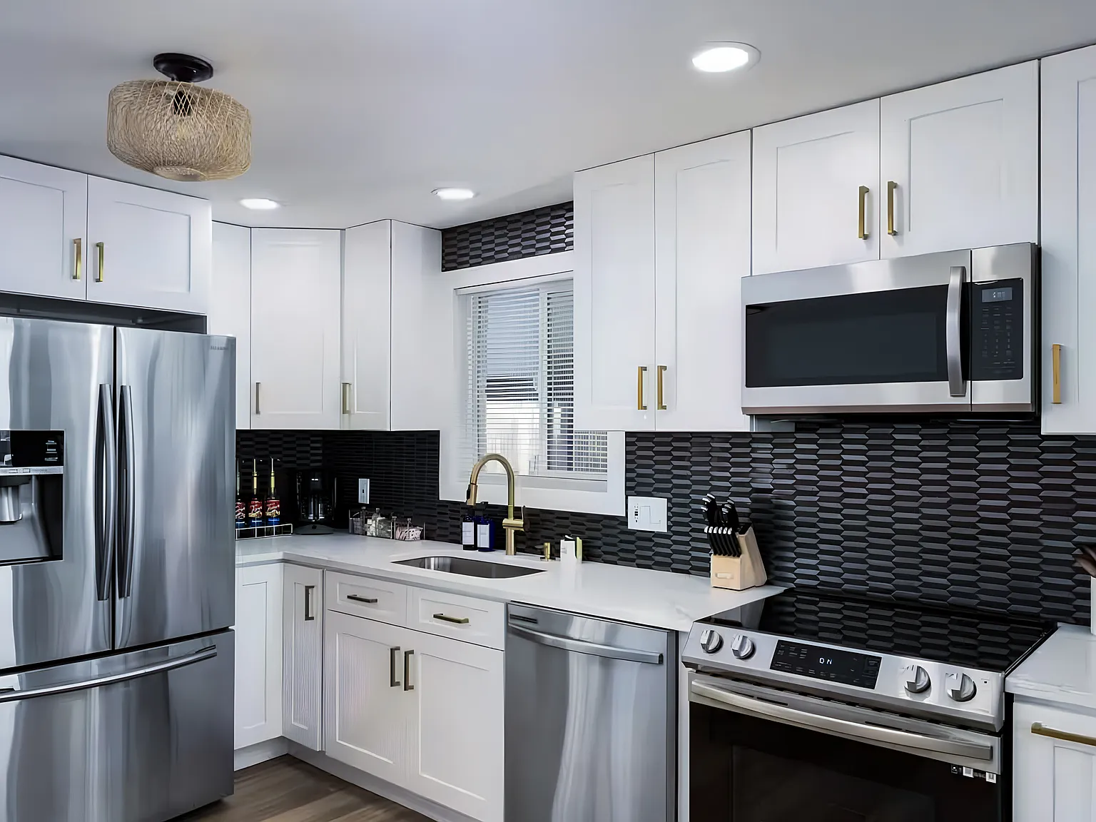 4 bed, 2.0 bath, 1850 sqft, $957 — Photo 3