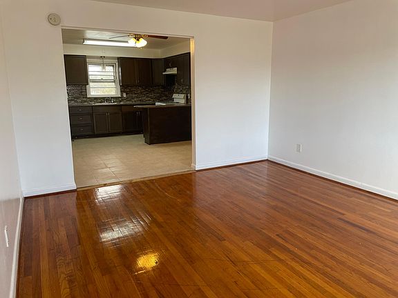 3rd image of 463 Boyden Ave #2