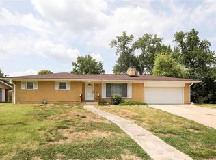 209 Columbus Dr, Belleville, IL 62226
