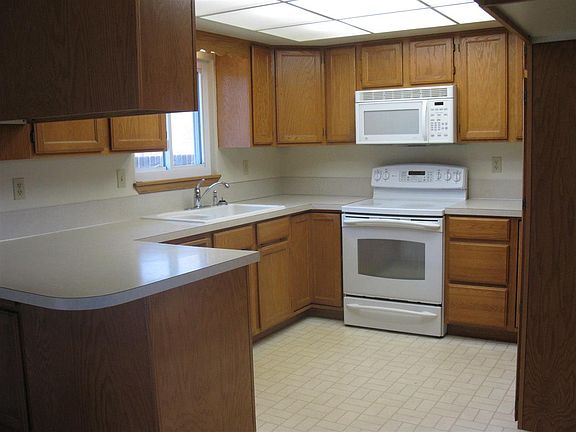 2nd image of 615 Hazel Ave