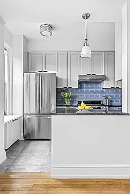 3rd image of 1 Plaza St W APT 10B