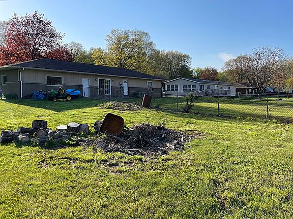 2nd image of 2901 E Algonquin Dr