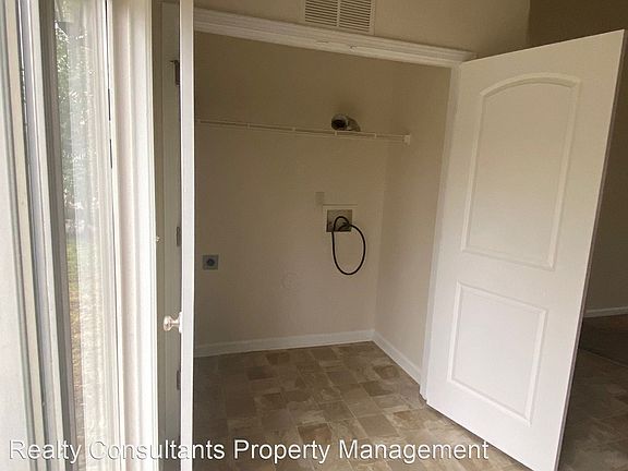 2nd image of 2103 A Ontario St