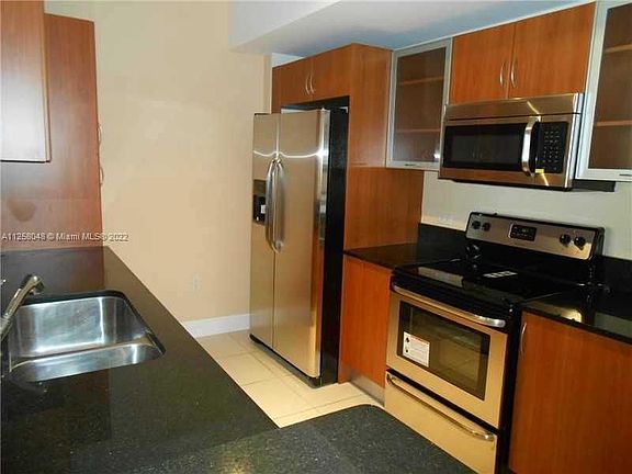 4th image of 2775 NE 187th St APT 621