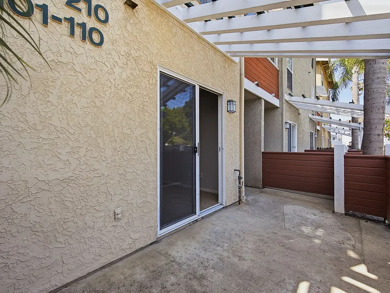 Benchmark Apartments — Photo 5