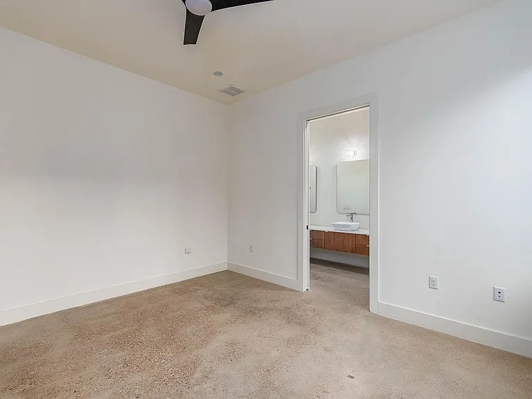3305 Garden Villa Ln #B — Photo 17
