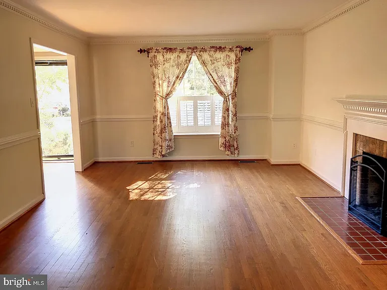 7412 Hallcrest Dr — Photo 7