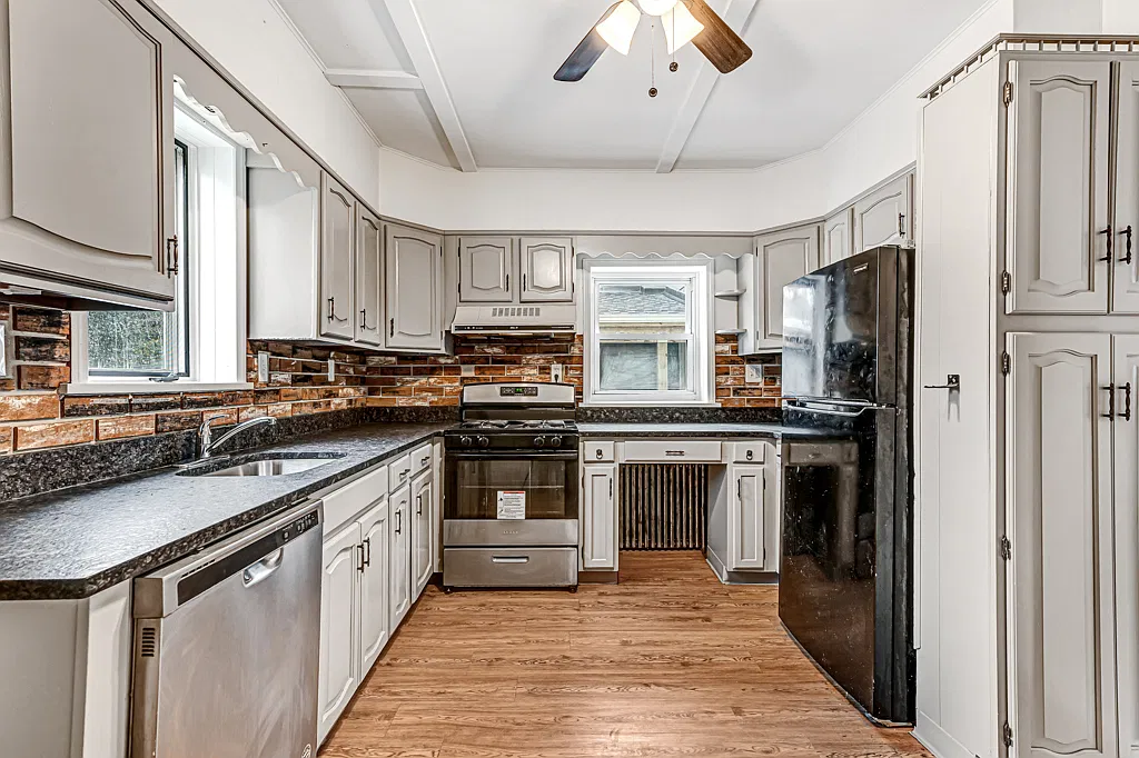 2 bed, $2,450 — Photo 2