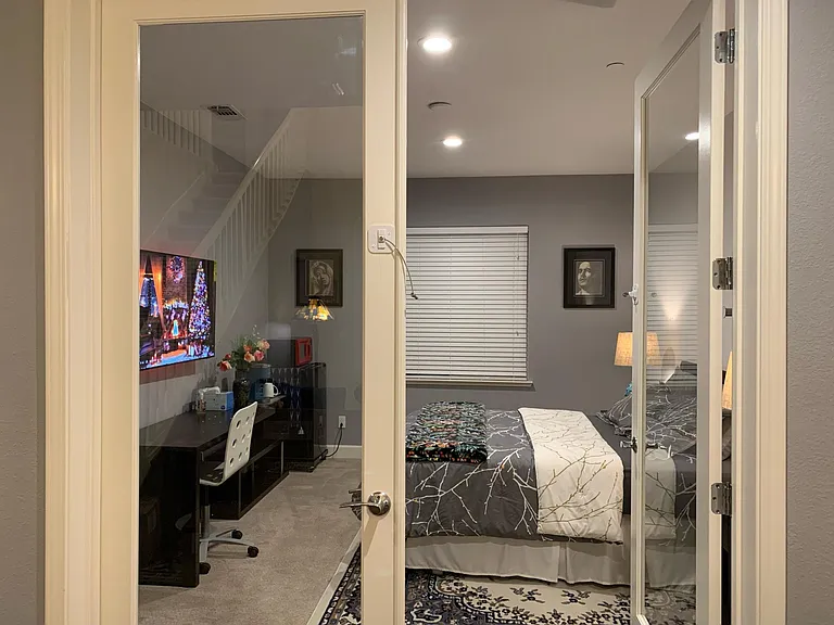 645 N Plumas Dr — Photo 1