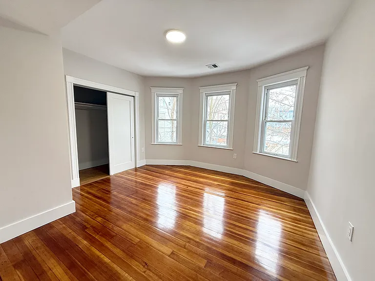 36 Raven St #2R — Photo 5