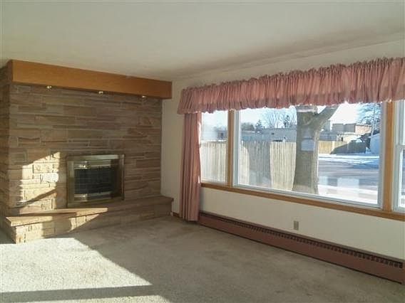 3rd image of 1502 Greenwich Ln
