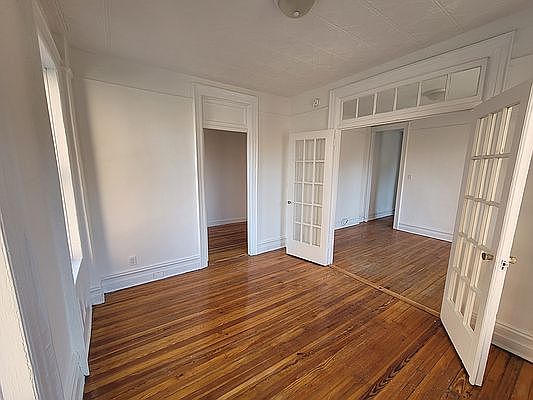 4th image of 28 Charles St #33