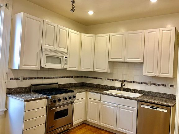 5th image of 603 Waller St