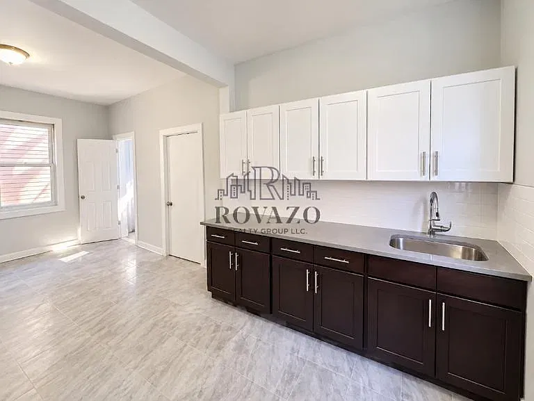2 bed, 700 sqft, $1,800 — Photo 3