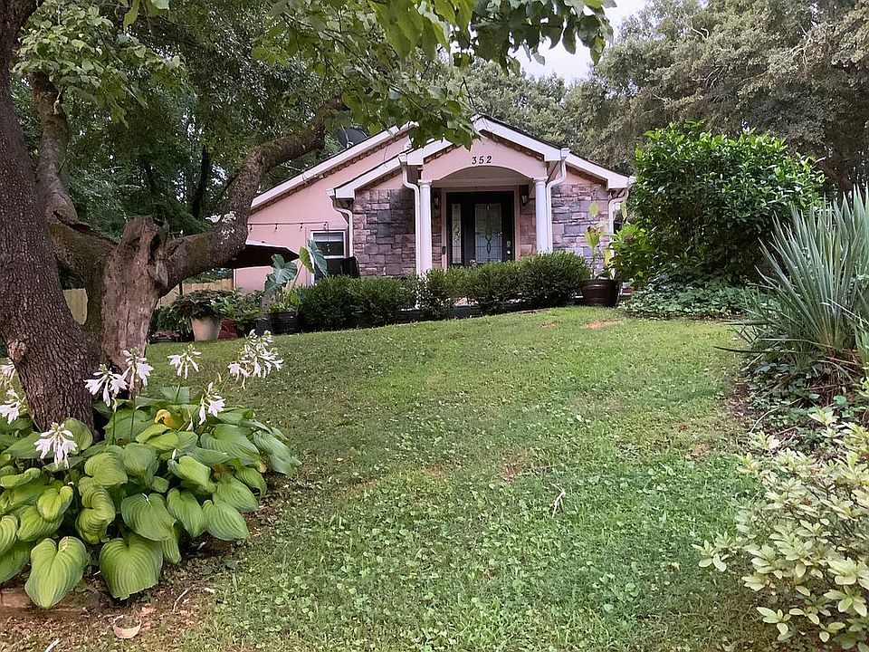 2nd image of 352 Ashwood Ave SW
