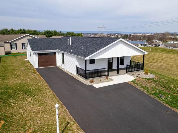 17 Burke Dr, Shippensburg, PA 17257