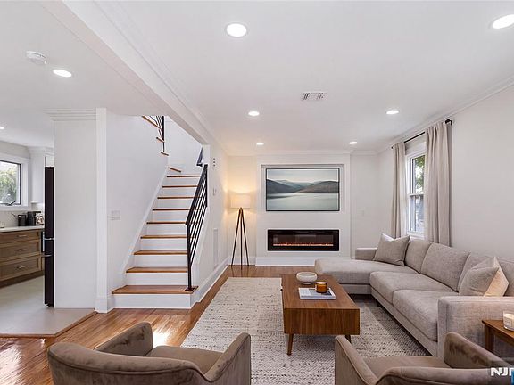 5th image of 420 Innes Road