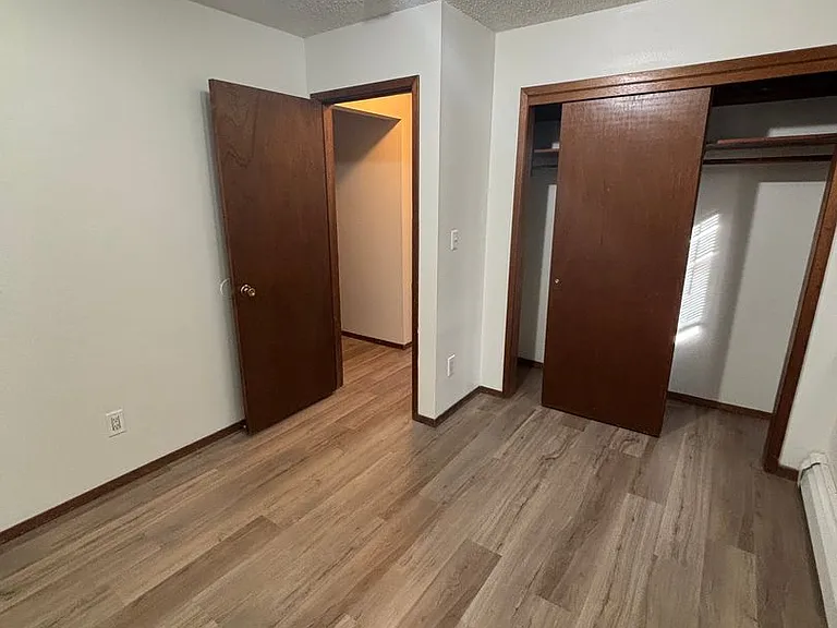 920 E Burlington St — Photo 14