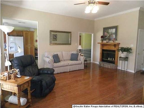 5th image of 18609 White Oak Dr