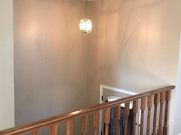 3rd image of 111 Carriage Hill Dr