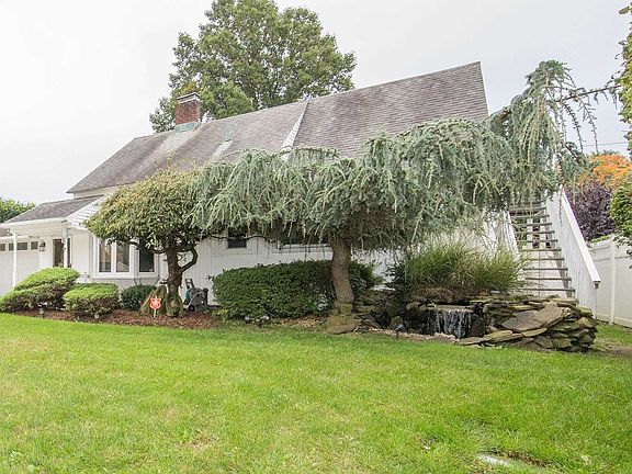 3rd image of 40 Basket Ln
