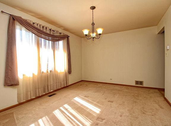 5th image of 8931 Marshfield Ln