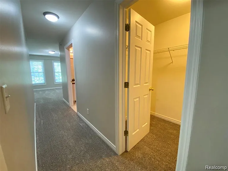 215 S Village Way — Photo 31
