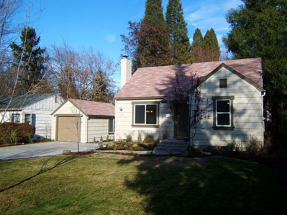 view of house and garage from front yard