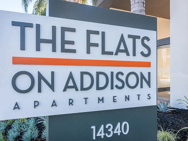 The Flats on Addison — Photo 17