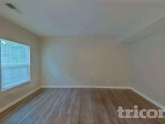 3rd image of 246 Bridgeport Rd
