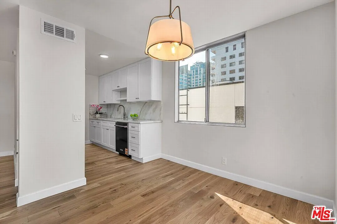 1 bed, 1.5 bath, 929 sqft, $4,100 — Photo 4