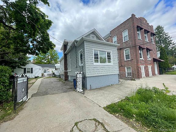 4th image of 839 Clarence Avenue