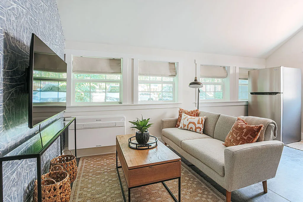 Studio, $2,595 — Photo 2