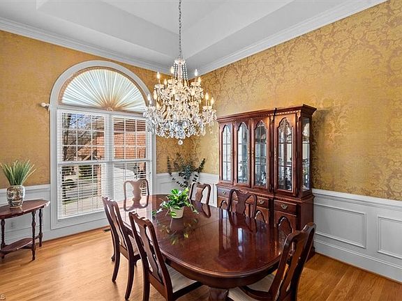 5th image of 708 Croswell Ct