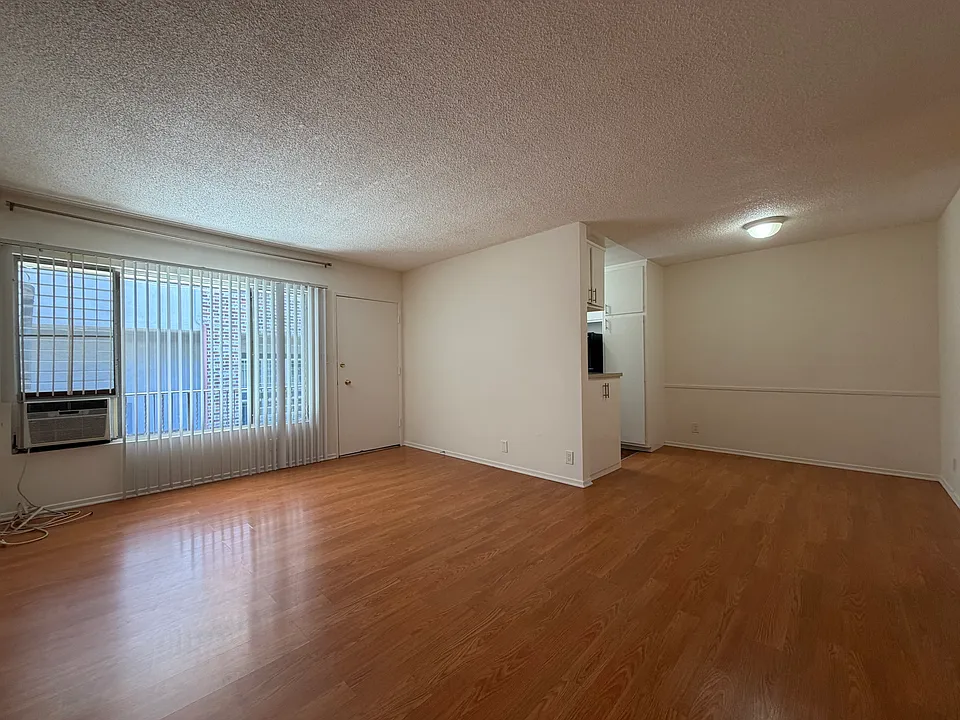 5011 Maplewood Ave #8