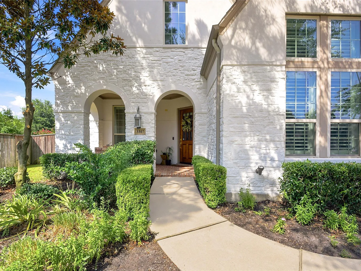 4 bed, 5.0 bath, 3965 sqft, $4,400 — Photo 3