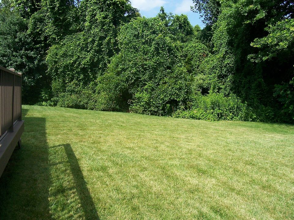 2nd image of 977 Willow Ridge Dr